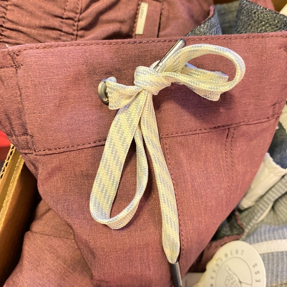 Vuori Banks Short, Chestnut Linen Texture - Picture 8 of 9